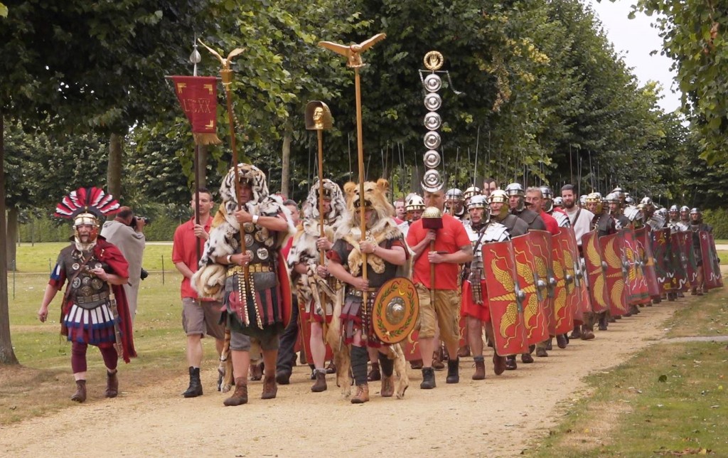 Römische Soldaten marschieren (2)