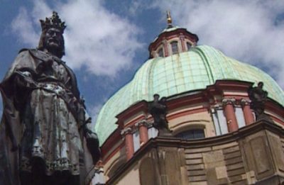 Statue von Kaiser Karl IV in Prag (Standbild aus TV-Dokumentation)